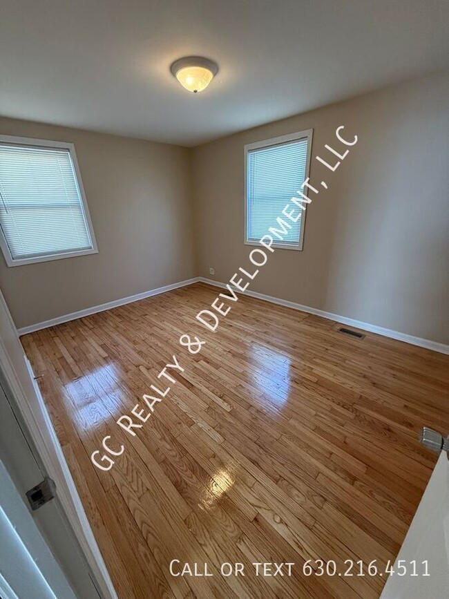 Photo - 9906 S Clyde Ave