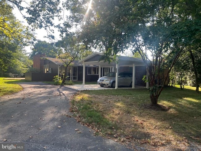 Building Photo - 2217 Marthas Rd Rental