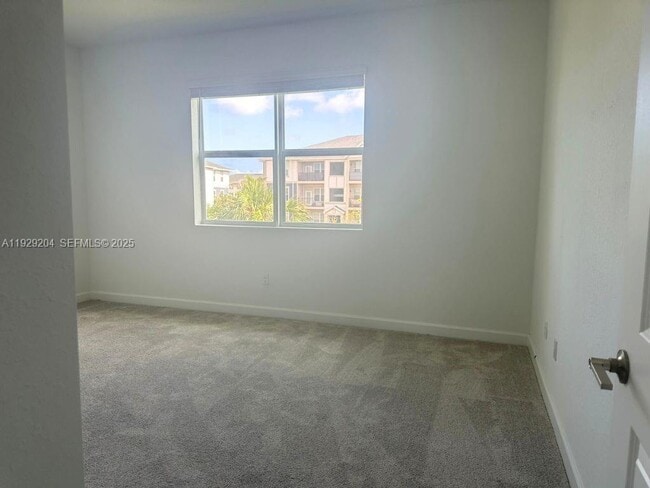 Photo - 393 SE Crossoak Ln