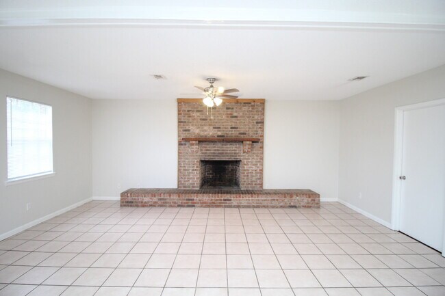 Hamilton Bridge Estates 3BR Brick Home Near Hwy 90, No Carpet & Open Living Space