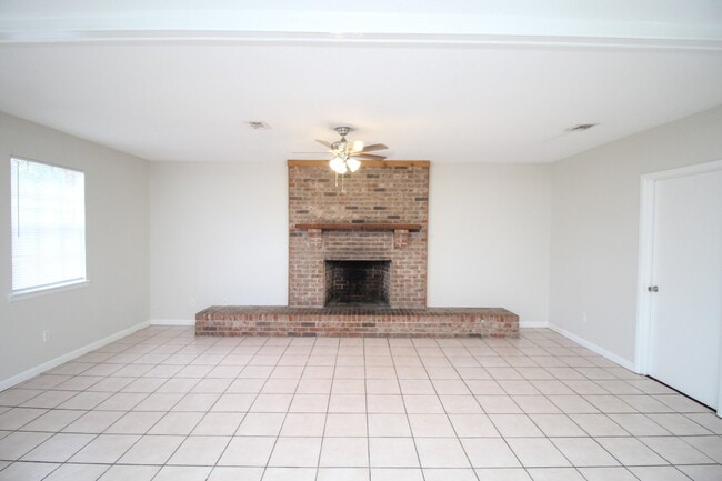 Photo - Hamilton Bridge Estates 3BR Brick Home Near Hwy 90, No Carpet & Open Living Space