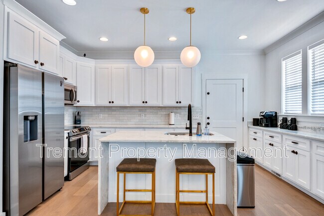 Photo - 1017 E 14th St