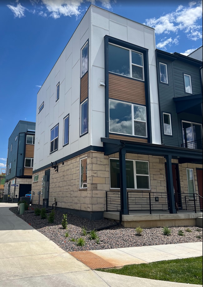 Spacious townhome - 2545 Josephine Way Townhome