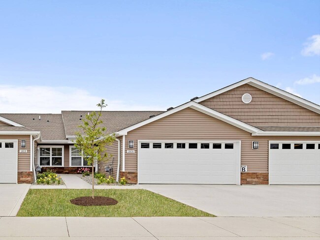 Apartments with Attached Garages - Redwood Waukee Hickman Road Townhomes