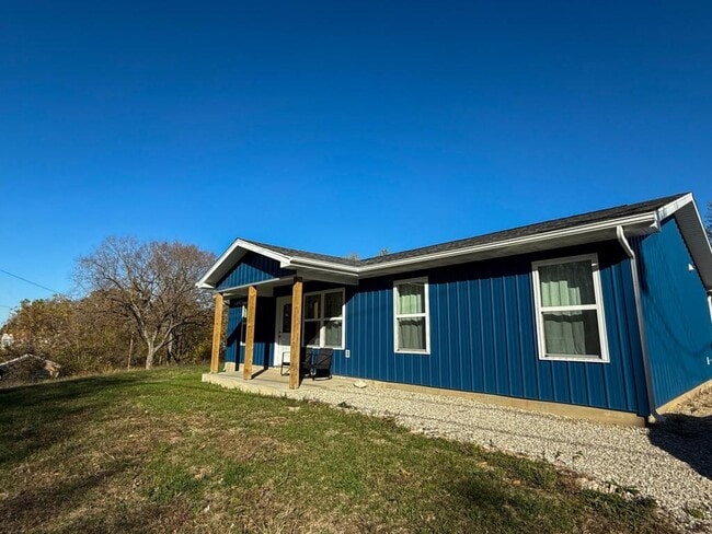 Building Photo - 303 Lion St