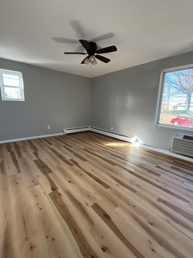 Photo - Verrazano Garden Apartments Unit B16