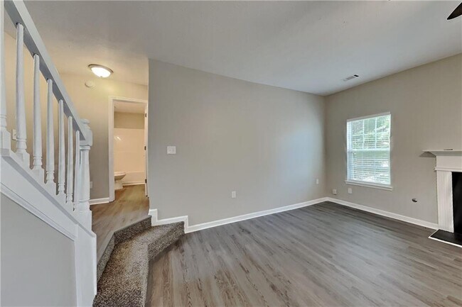 Photo - 2896 Spence Ct NE