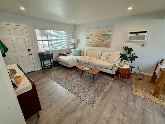 Living Room - 1000 Highland Ave Unit 11