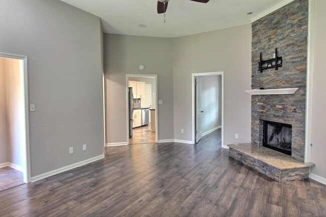 Photo - 244 Saybrook Cove