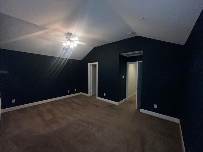 Building Photo - 7650 Springhill St Unit 401