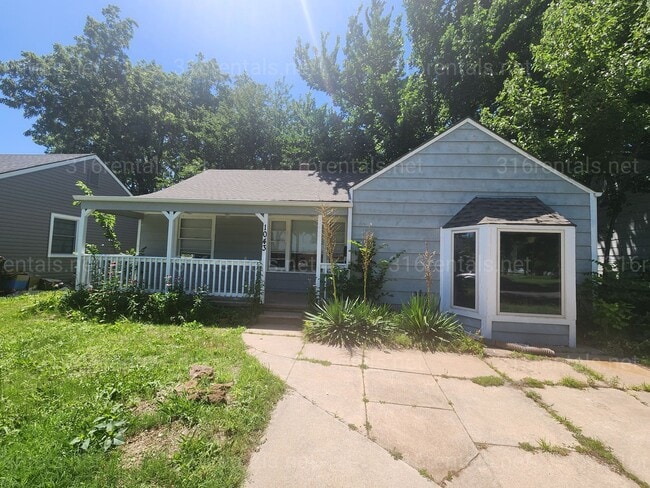 Building Photo - $1,050 - 3 bedroom / 1 bathroom - Single Family Home *COMING SOON*