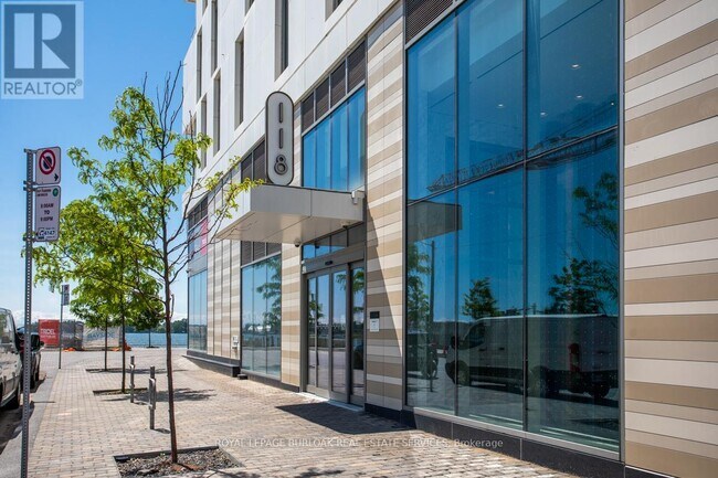 Photo - 118 Merchants' Wharf Unit 319