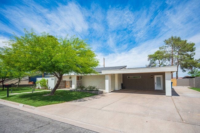 Photo - European-inspired Mid-Century Henderson Home!