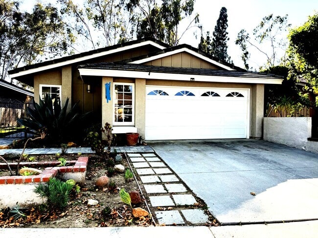 Building Photo - 25041 Sunset Pl W Rental