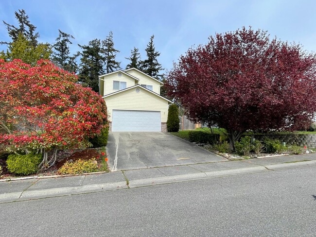 Photo - ***PENDING APPLICATION***Beautiful 3 Bedroom Home, Pet Friendly!