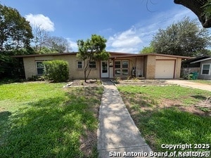 Photo - 318 Sprucewood Ln
