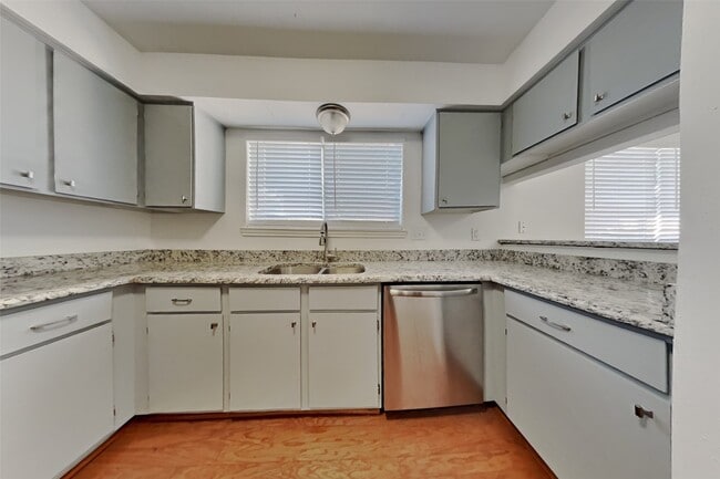 Photo - 7814 Greenedge Dr
