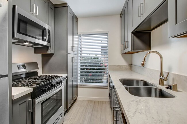 Photo - 917 5th St Apartment Unit 2