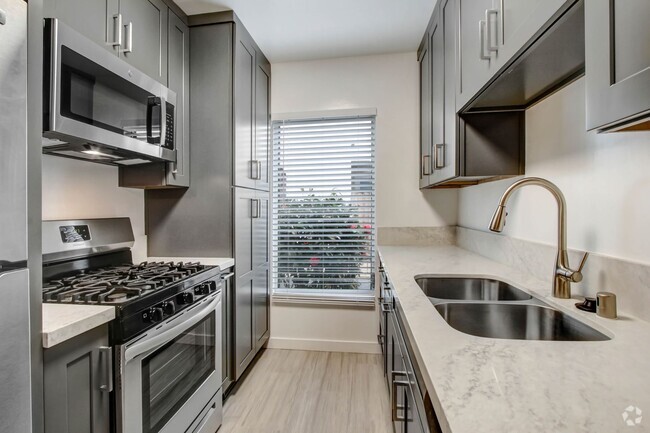 Building Photo - 917 5th St Rental