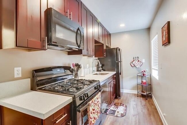 Building Photo - BC Chamoune