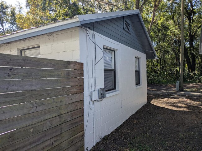 Photo - 637 NE Waldo Rd