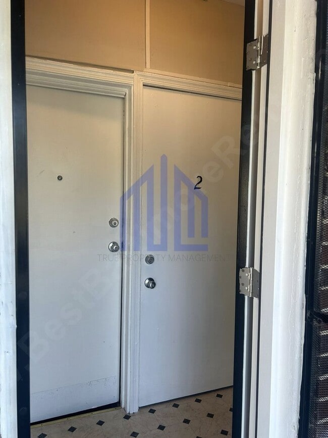 Building Photo - 2761 Baker St Unit 2