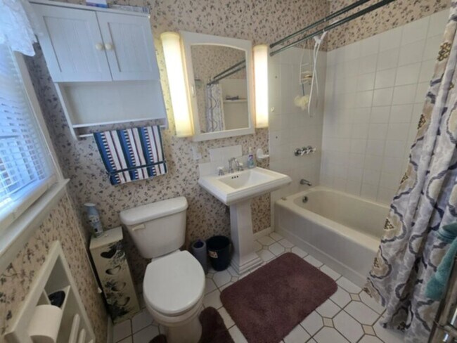 Photo - 3 Bed 2 Bathroom for Rent