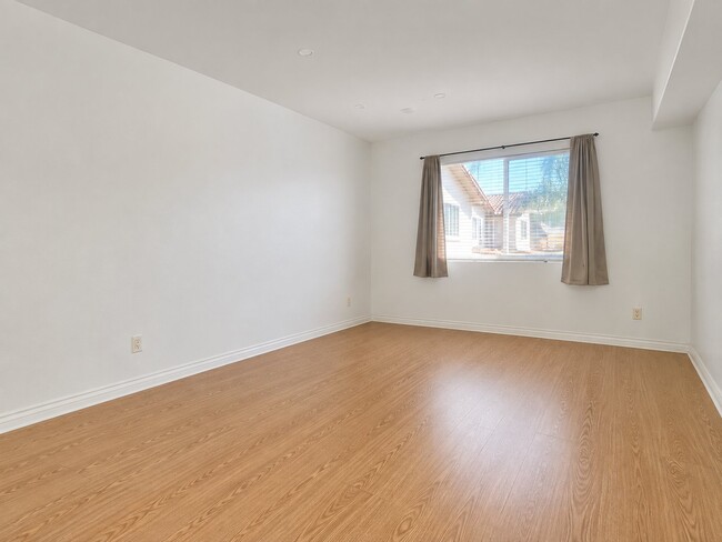 1386 E Madison Ave Unit 12