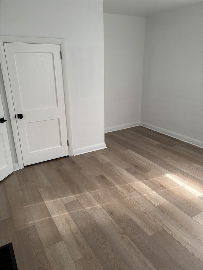 Photo - 210 Division St