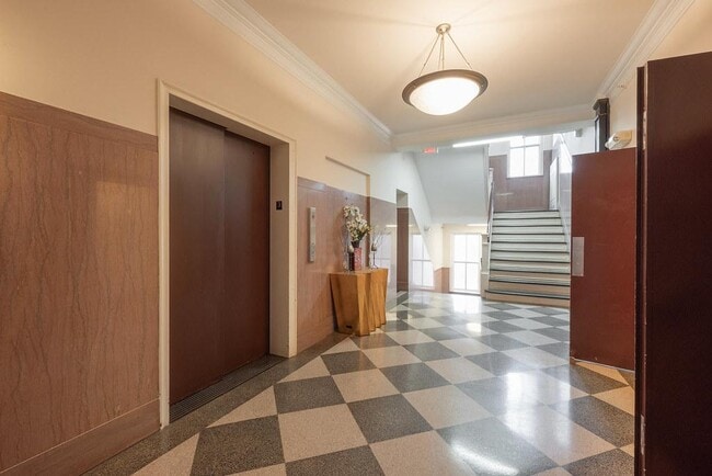 Photo - 212 E Clay St