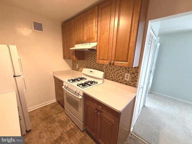 Photo - 4390 Lorcom Ln Unit 404