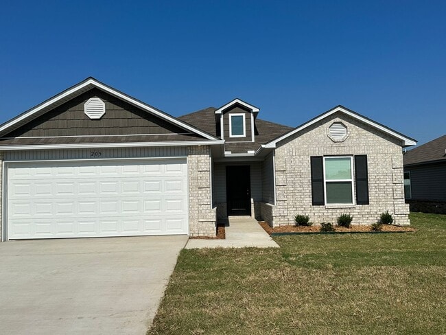 Photo - 205 Logan Dr