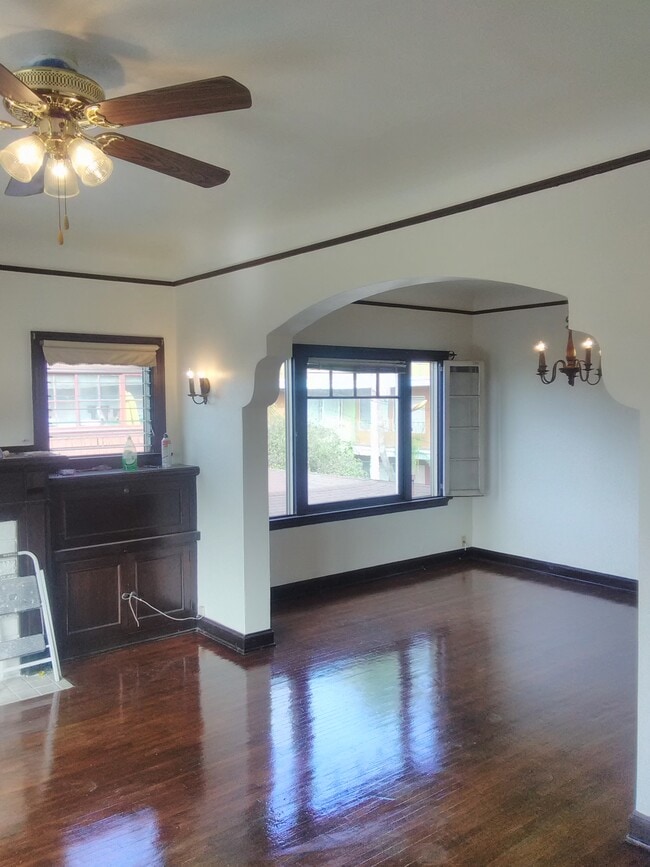 Building Photo - 128 Falcon Ave Rental