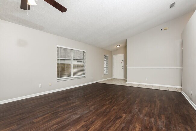 13709 Valleybrooke Ln