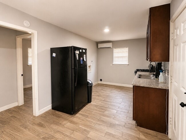 Photo - 2303 Hadley St