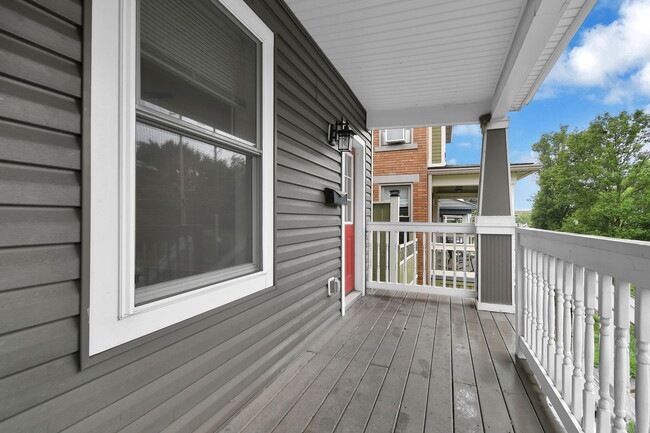 Photo - 547 W 3rd Ave