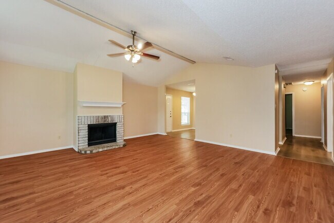 Photo - 1125 Hidden Creek Dr