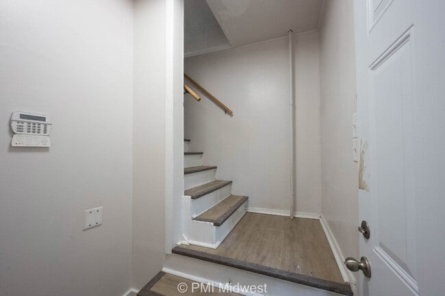 Photo - 2211 E New York St Unit B