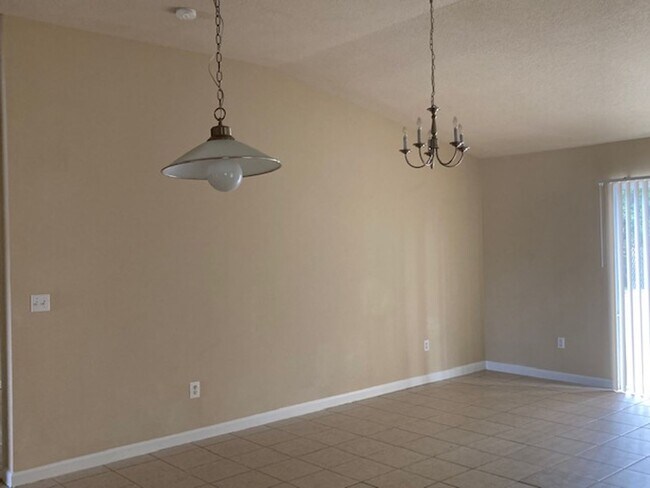 Photo - 35 Brunswick Ln Unit B