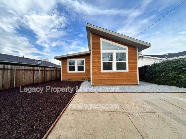 Building Photo - 10753 Oakton Way