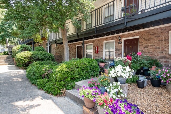 Building Photo - Executive Lodge Rental