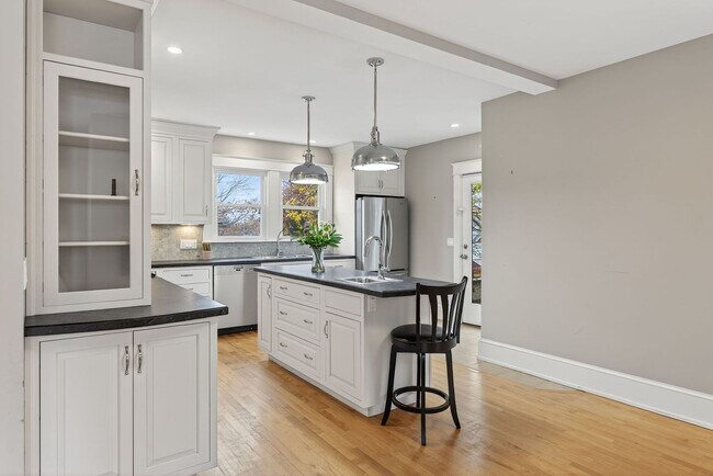 Photo - Sunny Bungalow in Willard Square