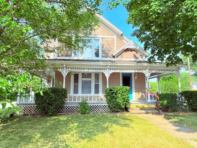 Building Photo - 434 S Perry St