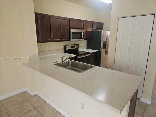 Photo - 142 SE 28th Ter