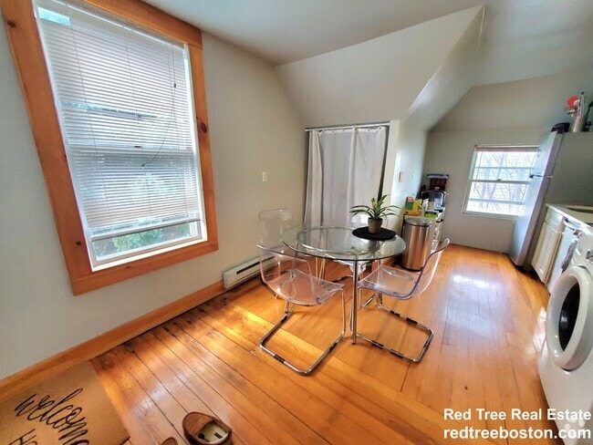 Building Photo - 12 Bennett St Unit 3 Rental