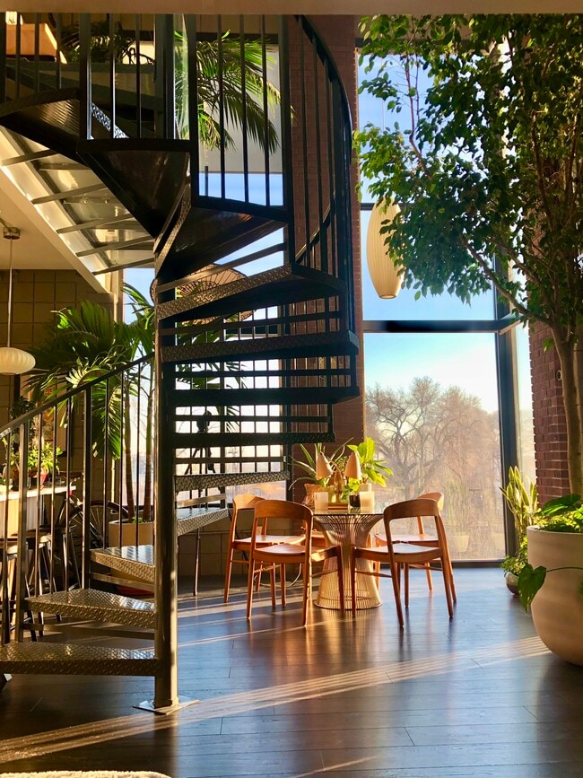 Building Photo - 360 W 300 S Unit Eclectic Downtown Condo