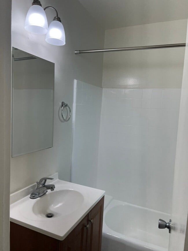 Photo - 214 W Maple St