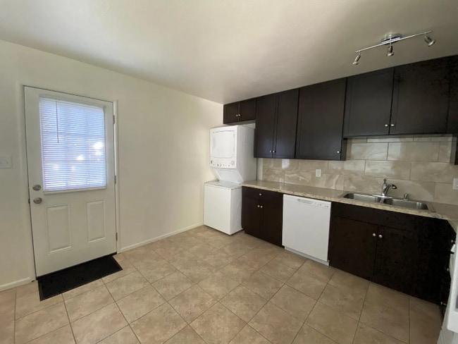 Photo - 775 Leonard St