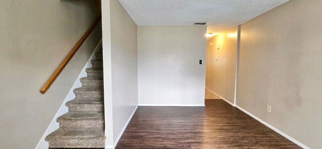 Photo - Tammy Lynn Dr Duplex Unidad B