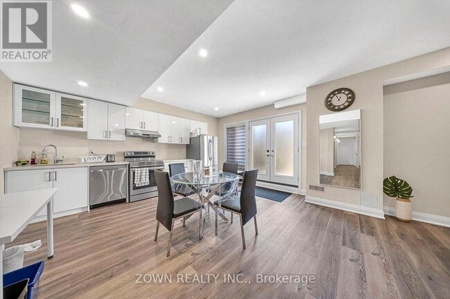 Photo - 736 Hillview Crescent
